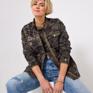 Willow 卡其迷彩徽章外套